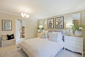 Principal bedroom- click for photo gallery